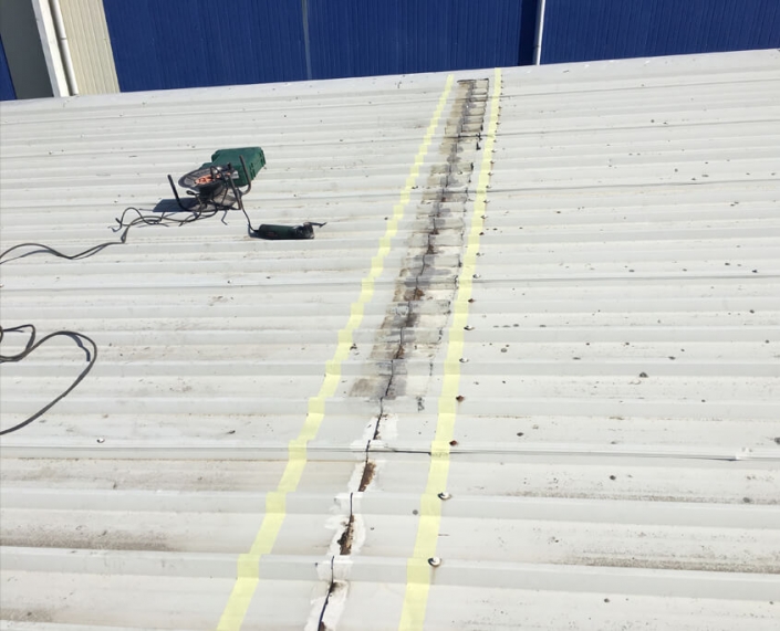 Roof plates seam Liquid Rubber Europe